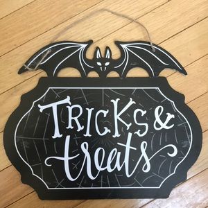 Halloween “tricks & treats” sign 👻